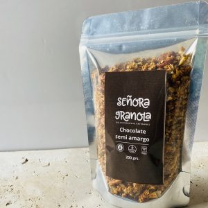 Granola artesanal con chispas de chocolate semi amargo